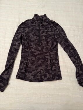 Lululemon Women’s Long-Sleeve Half-Zip Camo Performance Top - Black/Grey